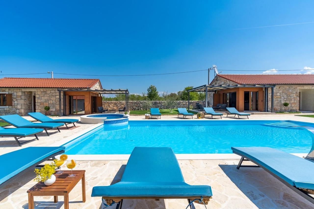 New! Promina Luxury Villa With 72Sqm Heated Pool, Jacuzzi, Infrared Sauna, Tennis Court, Media Room Bogatić المظهر الخارجي الصورة