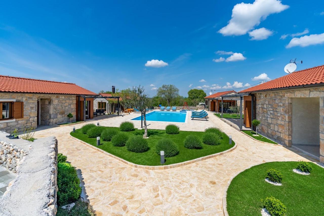 New! Promina Luxury Villa With 72Sqm Heated Pool, Jacuzzi, Infrared Sauna, Tennis Court, Media Room Bogatić المظهر الخارجي الصورة