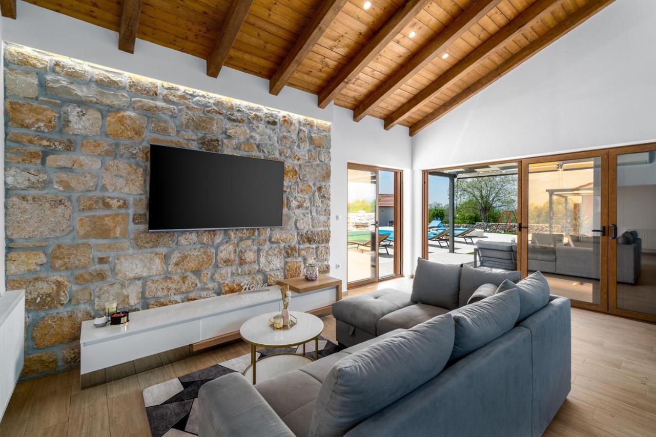 New! Promina Luxury Villa With 72Sqm Heated Pool, Jacuzzi, Infrared Sauna, Tennis Court, Media Room Bogatić المظهر الخارجي الصورة