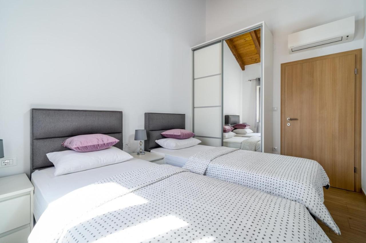 New! Promina Luxury Villa With 72Sqm Heated Pool, Jacuzzi, Infrared Sauna, Tennis Court, Media Room Bogatić المظهر الخارجي الصورة