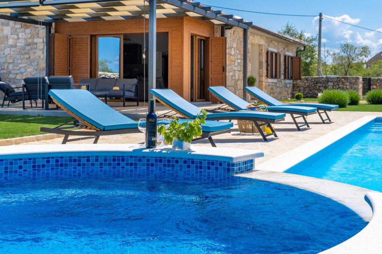 New! Promina Luxury Villa With 72Sqm Heated Pool, Jacuzzi, Infrared Sauna, Tennis Court, Media Room Bogatić المظهر الخارجي الصورة