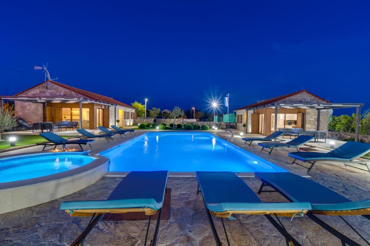 New! Promina Luxury Villa With 72Sqm Heated Pool, Jacuzzi, Infrared Sauna, Tennis Court, Media Room Bogatić المظهر الخارجي الصورة
