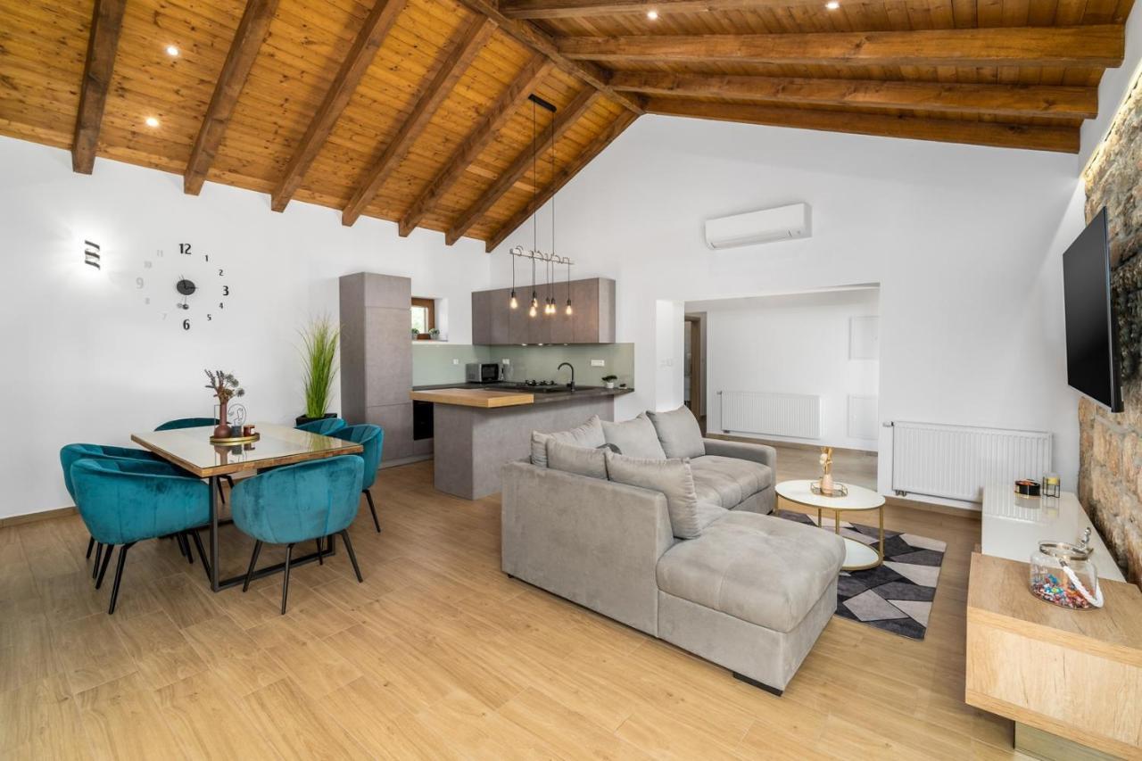 New! Promina Luxury Villa With 72Sqm Heated Pool, Jacuzzi, Infrared Sauna, Tennis Court, Media Room Bogatić المظهر الخارجي الصورة